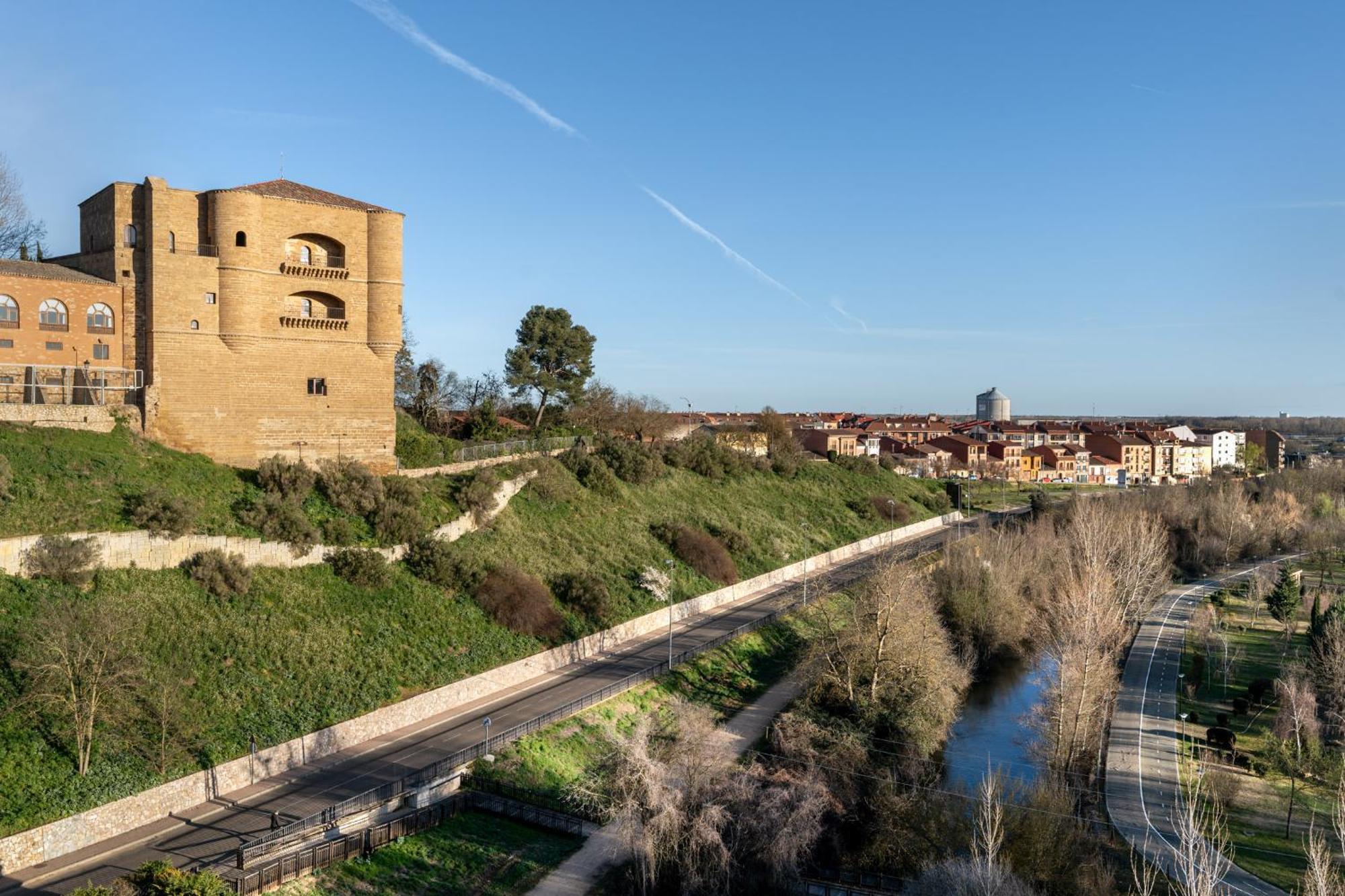 Parador De Benavente Exterior foto